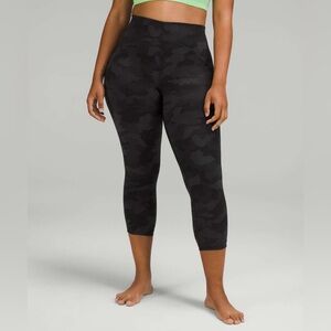 NWT InStill 23 Inch Cropped Leggings (H3DC Black Camo — Size 8)